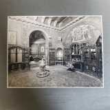 Quando gli attuali proprietari acquistarono la dimora trovarono un catalogo con le foto delle residenze realizzate dai fratelli Jacovelli (costruttori di villa Delvecchio) in tutto il Medio Oriente


